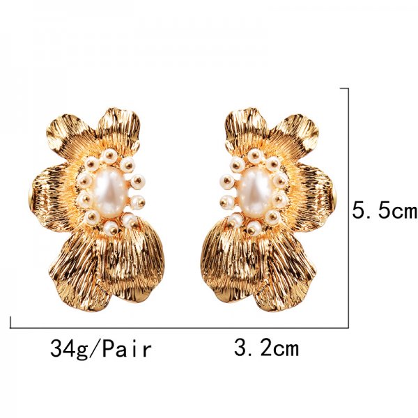 European And American Style Fashion Earrings With Exaggerated Flowers And Symmetrical Metal