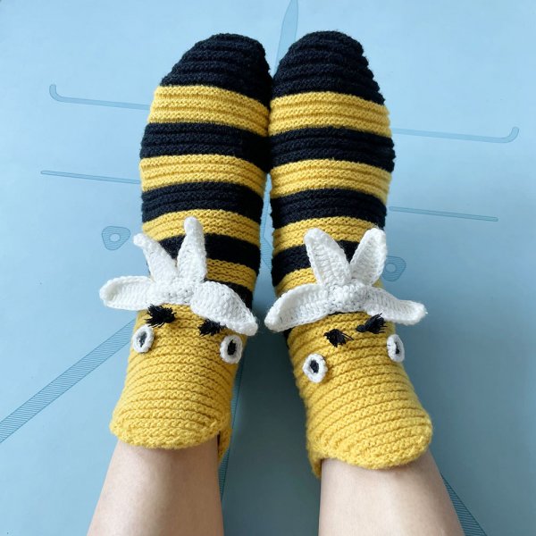 Autumn And Winter Warm Little Bee Cartoon Knitted Woolen Yarn Socks