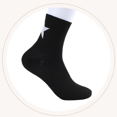 Black And White Five-pointed Star Tube Socks Breathable Sports Socks