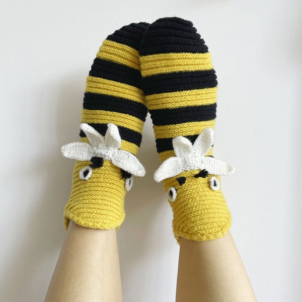 Autumn And Winter Warm Little Bee Cartoon Knitted Woolen Yarn Socks